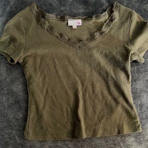 Green size XS juniors top. Gently used.